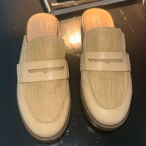 Like new Marc Fisher Ladies Slip On Loafer Mule